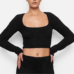 SKIMS Women's Black Cozy Knit
Scoop Neck Crop Top L/XL